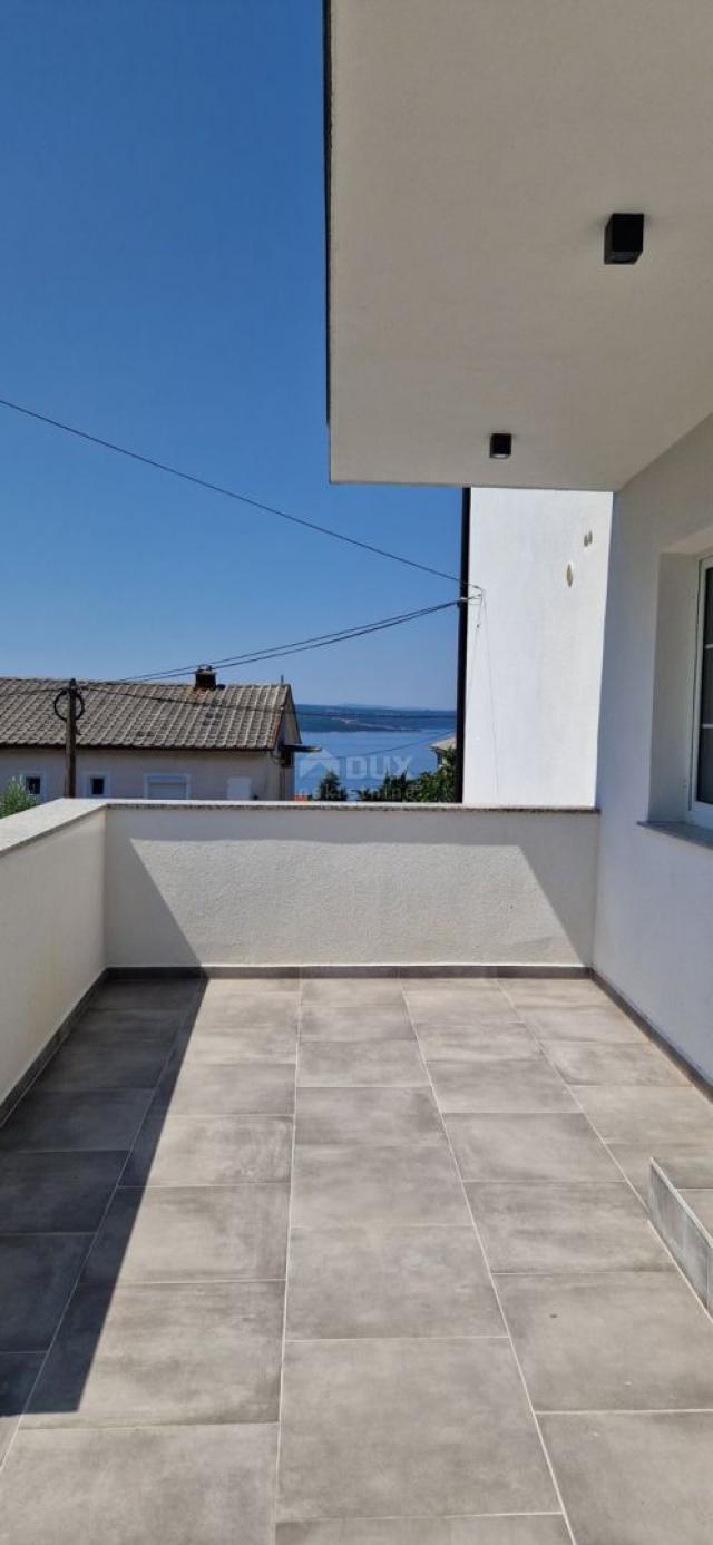 CRIKVENICA - Studio-Apartment in einem neuen Gebäude mit Terrasse und Parkplatz