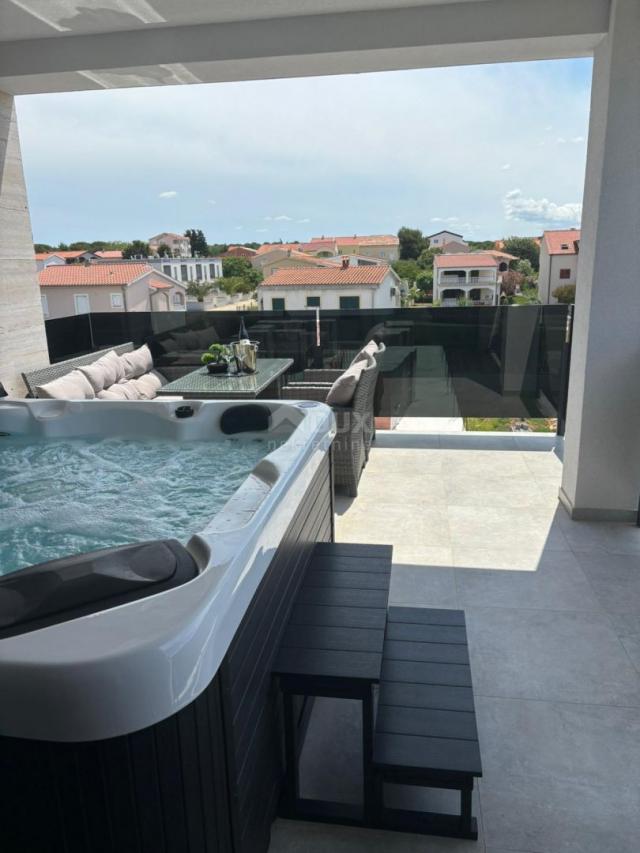 ZADAR, PRIVLAKA - Penthouse 130 m vom Meer entfernt