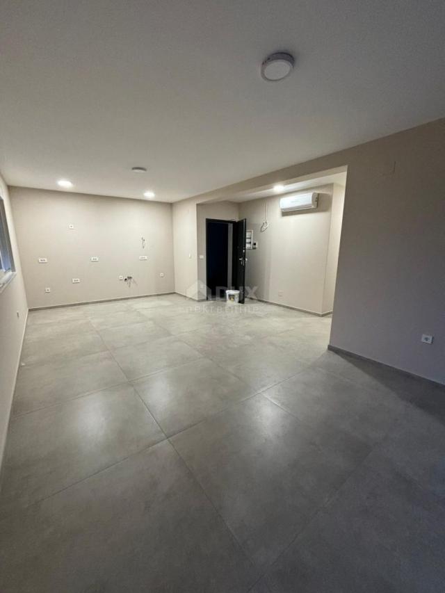 ZADAR, PRIVLAKA - Moderne Wohnung 130 m vom Meer entfernt, S4