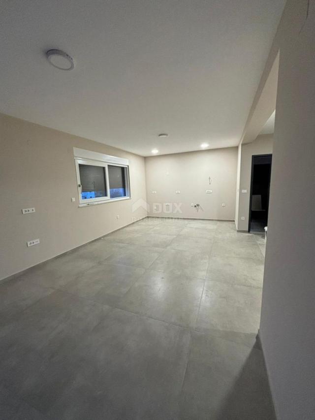 ZADAR, PRIVLAKA - Moderne Wohnung 130 m vom Meer entfernt, S4