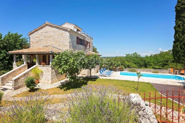 ISTRIEN, VIŠNJAN - Istrisches autochthones Haus mit Swimmingpool und Meerblick