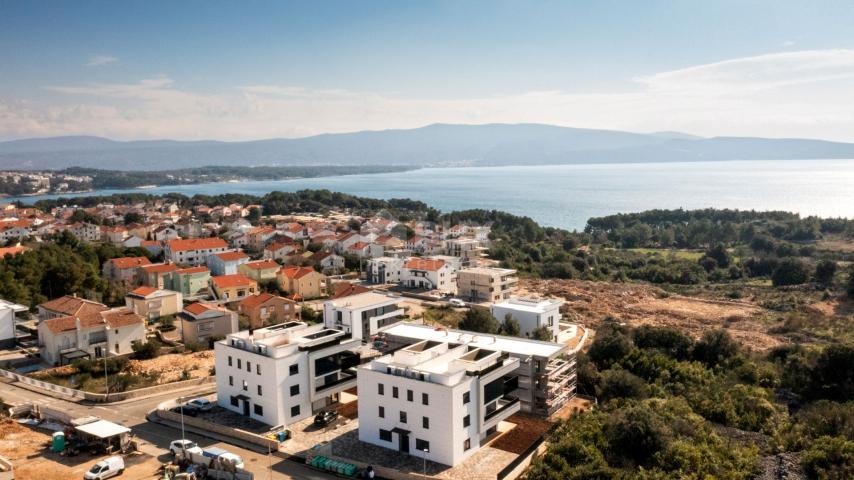 Grad Krk - Dvoetažni luksuzni apartman s krovnom terasom i bazenom