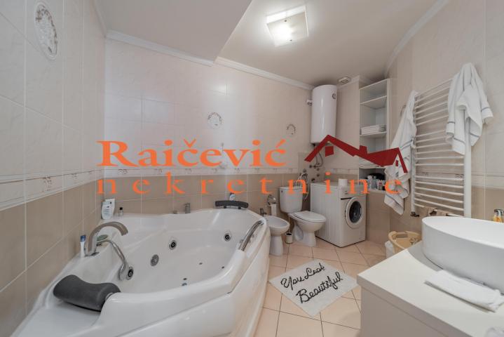 SAVSKI VENAC DEDINJE 135m2 , T , 375000e