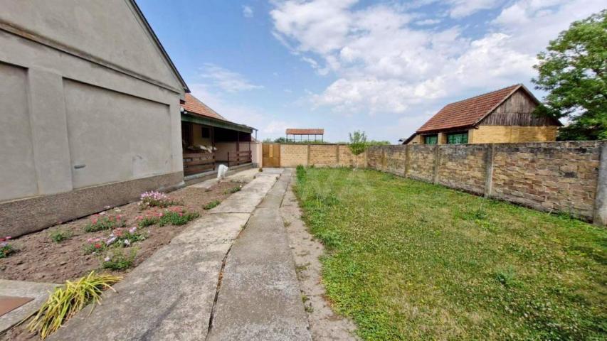 Ruski Krstur, Kuća od 260 m2 na placu od 1429 m2