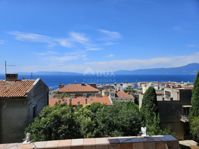 RIJEKA, BULEVARD - geräumige 2-Zimmer-Wohnung mit Meerblick