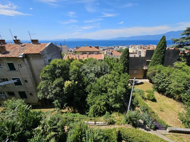 RIJEKA, BULEVARD - geräumige 2-Zimmer-Wohnung mit Meerblick