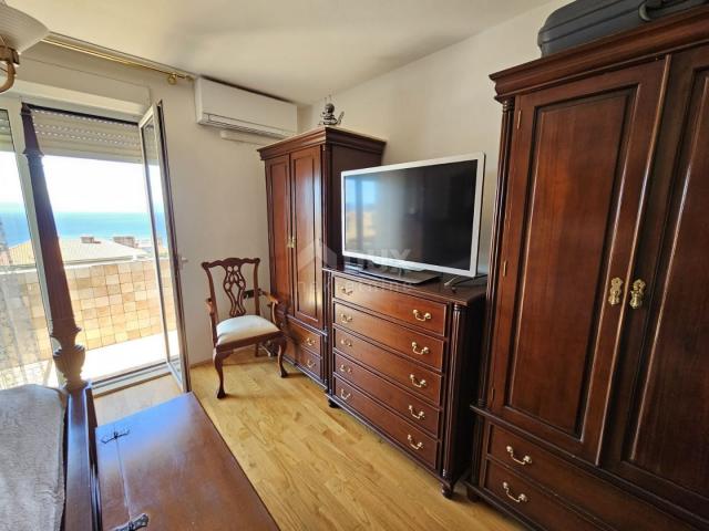 RIJEKA, BULEVARD - geräumige 2-Zimmer-Wohnung mit Meerblick