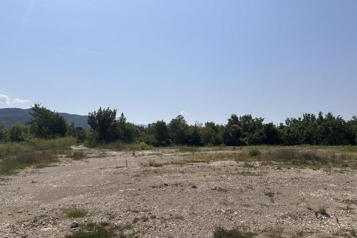 Istra, Ročko Polje, građevinsko zemljište 15852m2 u industrijskoj zoni