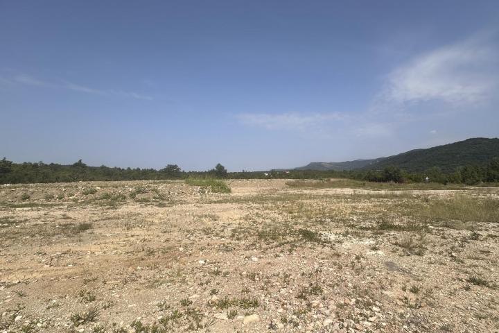 Istra, Ročko Polje, građevinsko zemljište 15852m2 u industrijskoj zoni