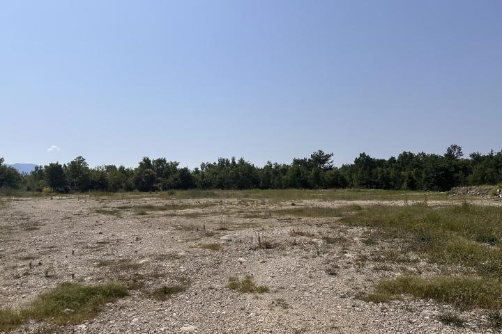 Istra, Ročko Polje, građevinsko zemljište 15852m2 u industrijskoj zoni