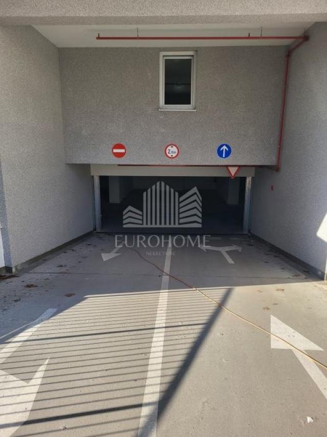 Garage Ferenščica, Peščenica - Žitnjak, 18m2