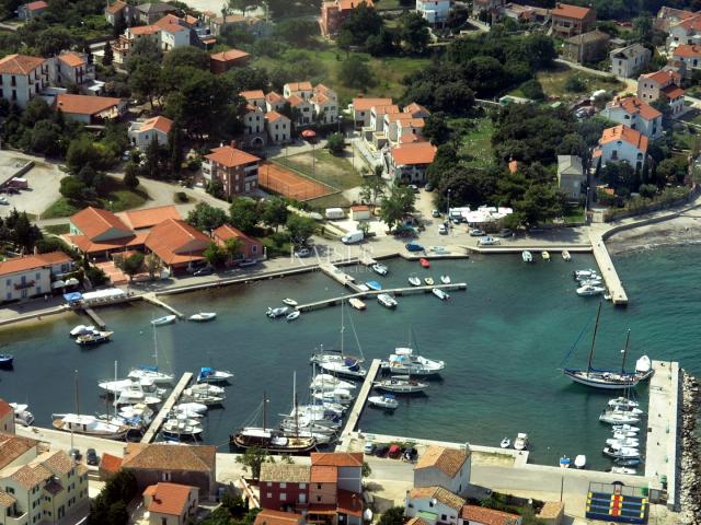 Nerezine, otok Lošinj - atraktivno zemljište s projektom i pogledom na more