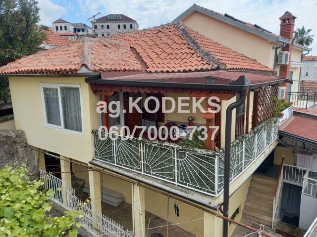 Haus: HERCEG NOVI 130 m², Keller + PR + 1, Hof 114 m² 360.000 € (2.770 €/m²)