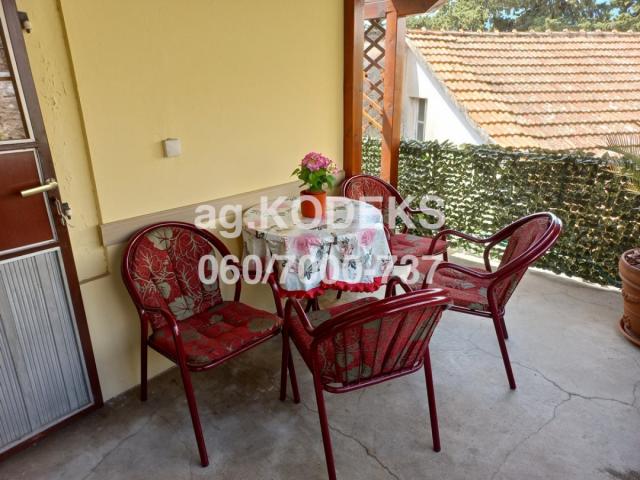 Haus: HERCEG NOVI 130 m², Keller + PR + 1, Hof 114 m² 360.000 € (2.770 €/m²)