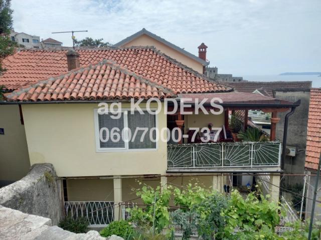 Haus: HERCEG NOVI 130 m², Keller + PR + 1, Hof 114 m² 360.000 € (2.770 €/m²)