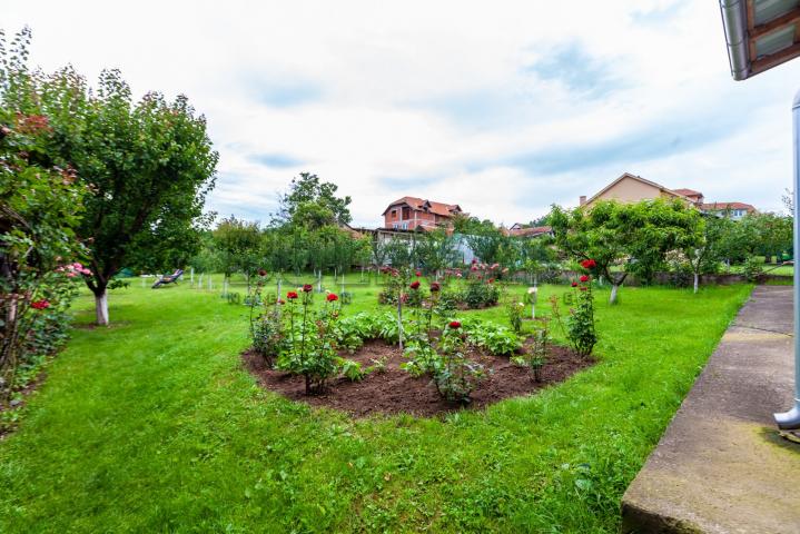 Odlična porodična kuća 360m2 sa pomoćnim objektom, plac 21. 32 ari, Pasi Poljana