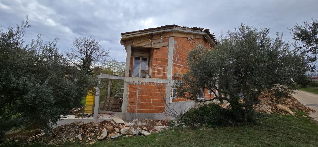 ISTRIEN, KRNICA - Haus mit Pool in Meeresnähe, mit großem Garten