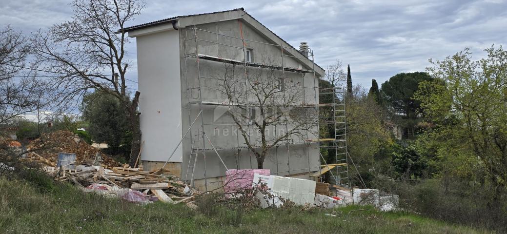 ISTRIEN, KRNICA - Haus mit Pool in Meeresnähe, mit großem Garten