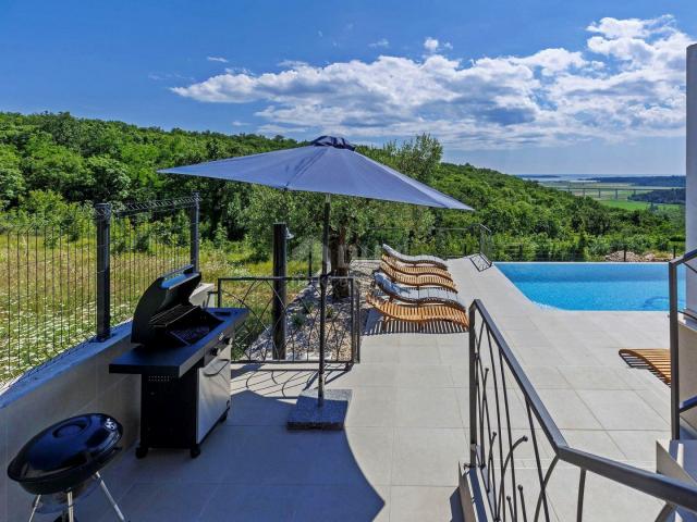 ISTRIA, BRTONIGLA - Villa with a panoramic view of the sea