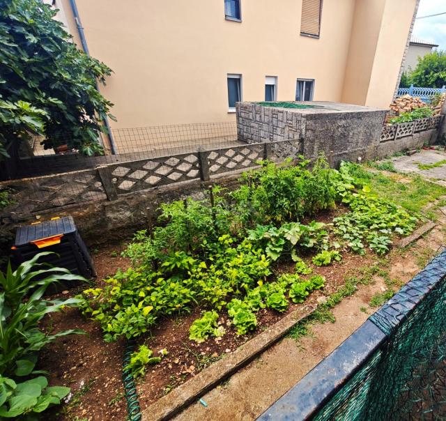 RIJEKA, HOSTI - 2-Zimmer-Wohnung mit Garten!