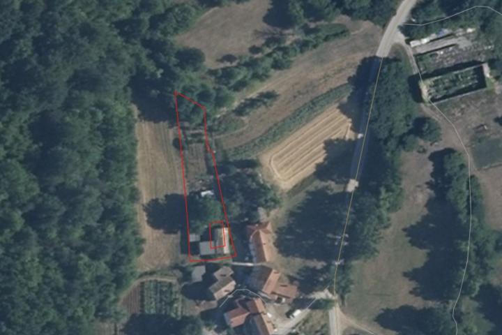 Istra, Zrenj, stara kamena kuća s građevinskim zemljištem 1190m2