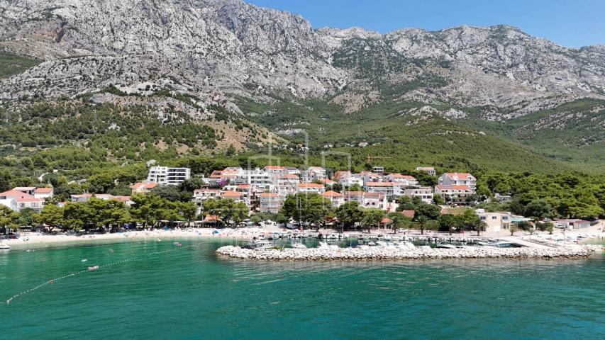 Trosoban apartman s baštom Živogošće