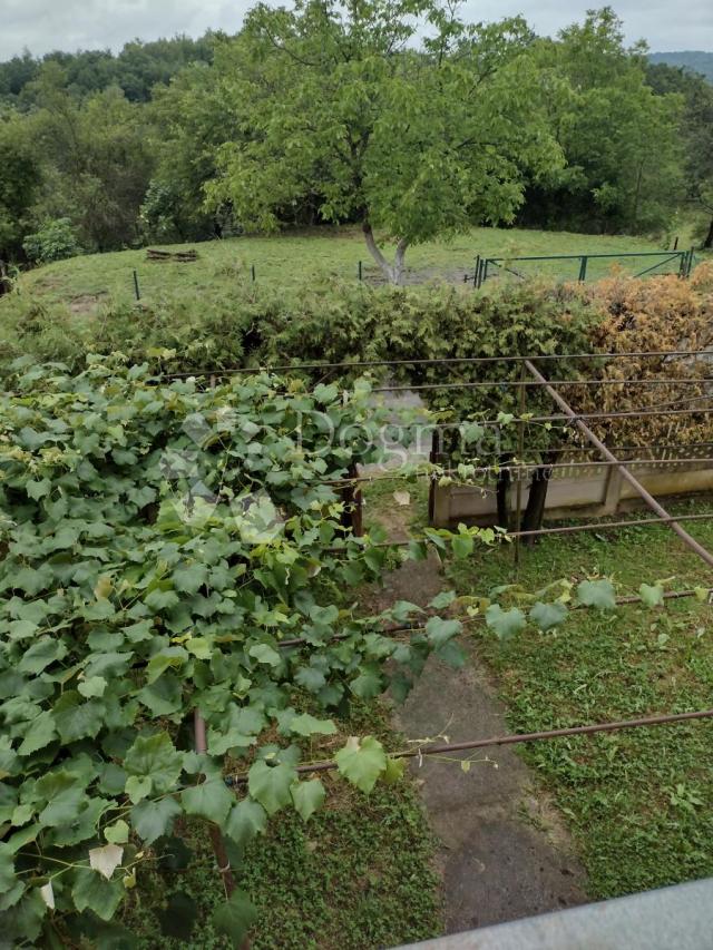 Veliko i uredno imanje, blizina glavnog grada