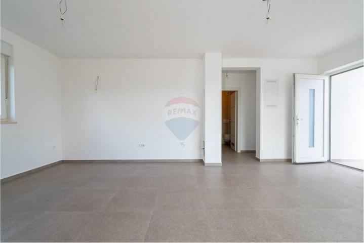 POSEDARJE, APARTMAN U PRIZEMLJU 89m2 S VRTOM 130m2