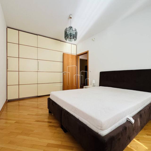 Superbly equipped three-room apartment Skenderija Center for rent