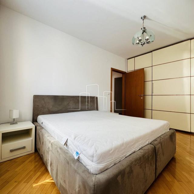 Superbly equipped three-room apartment Skenderija Center for rent