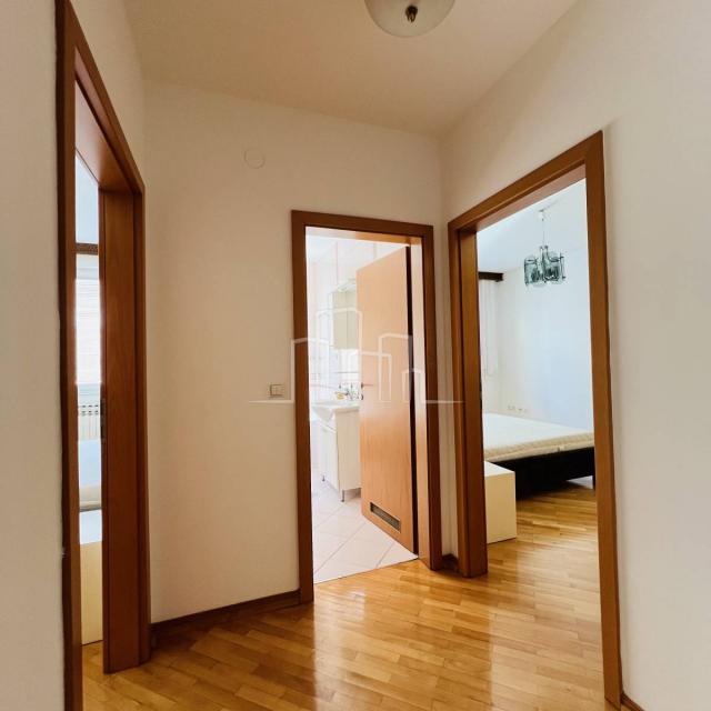 Superbly equipped three-room apartment Skenderija Center for rent