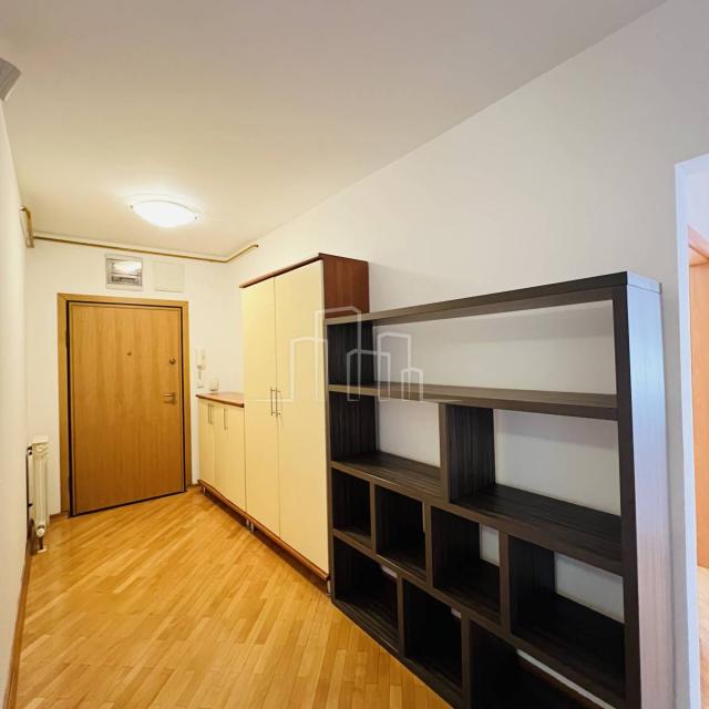 Superbly equipped three-room apartment Skenderija Center for rent