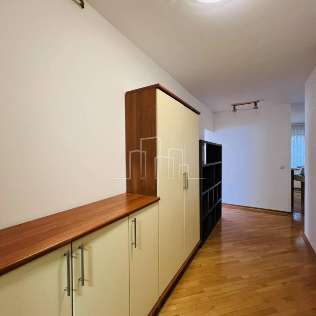 Superbly equipped three-room apartment Skenderija Center for rent