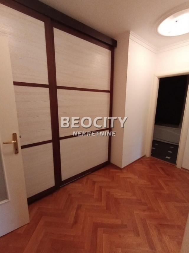 Novi Sad, Centar, Pavla Papa, 3. 0, 117m2, 1000EUR parking mesto