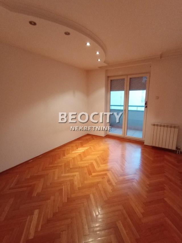 Novi Sad, Centar, Pavla Papa, 3. 0, 117m2, 1000EUR parking mesto