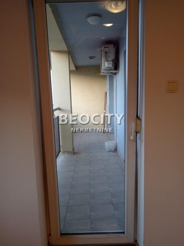 Novi Sad, Centar, Pavla Papa, 3. 0, 117m2, 1000EUR parking mesto