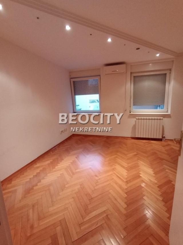 Novi Sad, Centar, Pavla Papa, 3. 0, 117m2, 1000EUR parking mesto