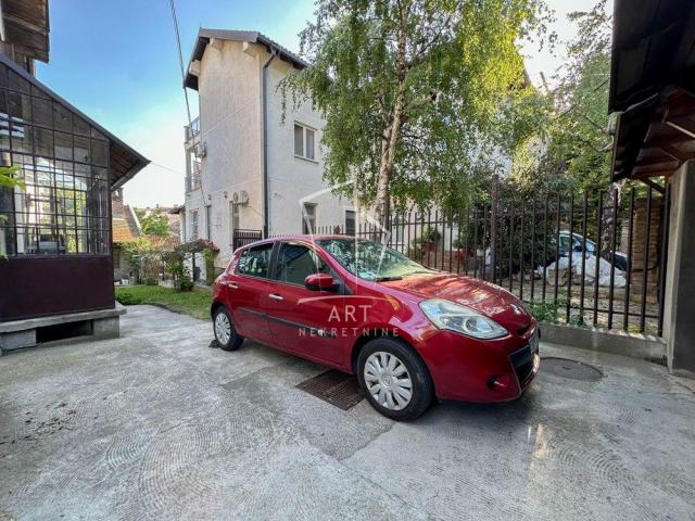 Vračar, sa 2 parking mesta i uračunatim režijama ID#7961111