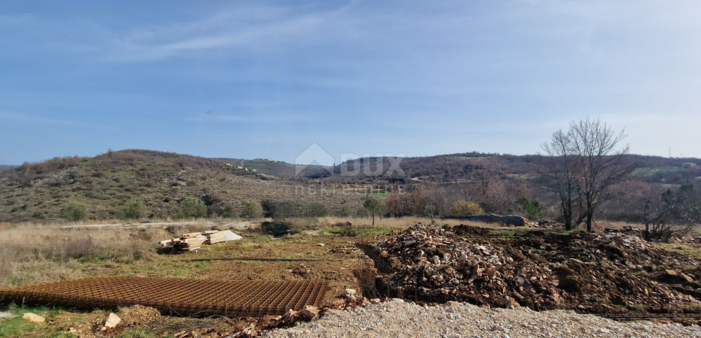 ISTRA, BUJE - Dvojna kuća s bazenom, novogradnja, pogled na prirodu