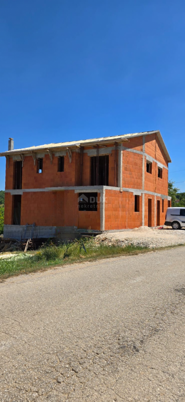 ISTRIEN, BUJE - Doppelhaushälfte mit Pool, Neubau, Blick in die Natur