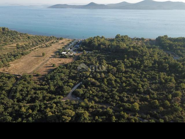 BIOGRAD NA MORU - Prostrano zemljište za izgradnju hotela ili kampa