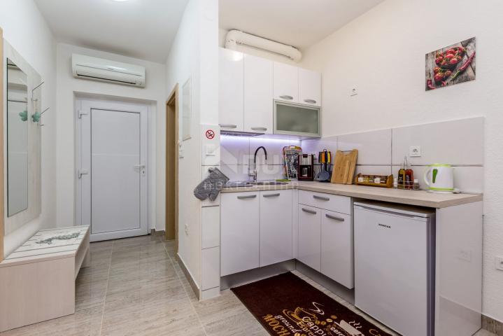 MALINSKA, OTOK KRK - Jednosobni apartman s okućnicom