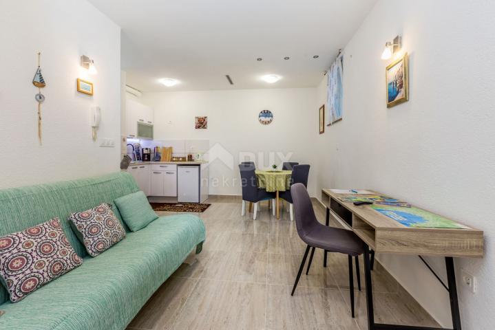 MALINSKA, OTOK KRK - Jednosobni apartman s okućnicom