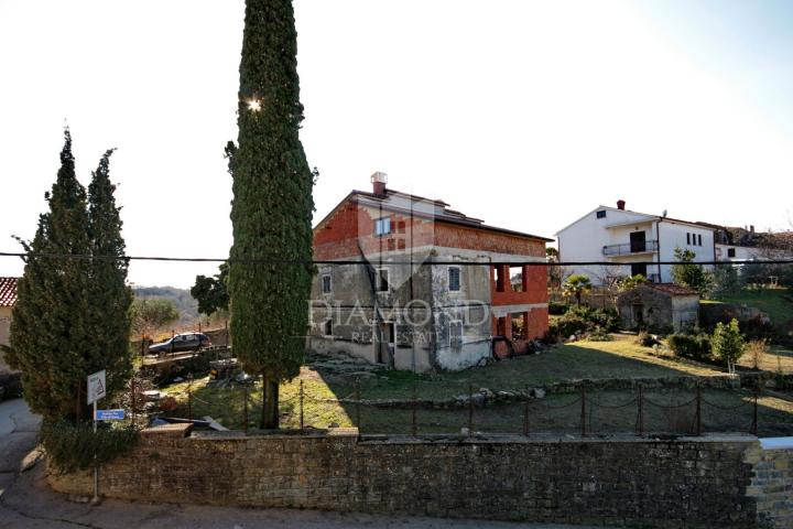 Momjan, ein außergewöhnliches Haus mit einer wunderschönen Aussicht!