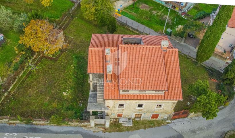 Momjan, ein außergewöhnliches Haus mit einer wunderschönen Aussicht!