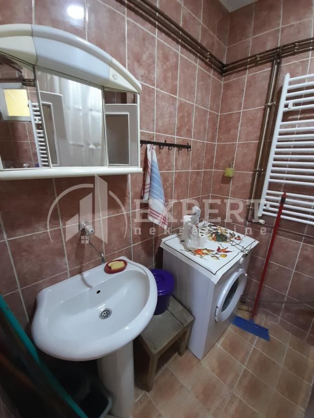 Izdaje se stan u centru grada, Strahinjića Bana, 41m2, 300e