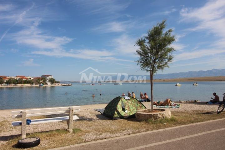 Prizemnica s dvorištem 50 metara od plaže 