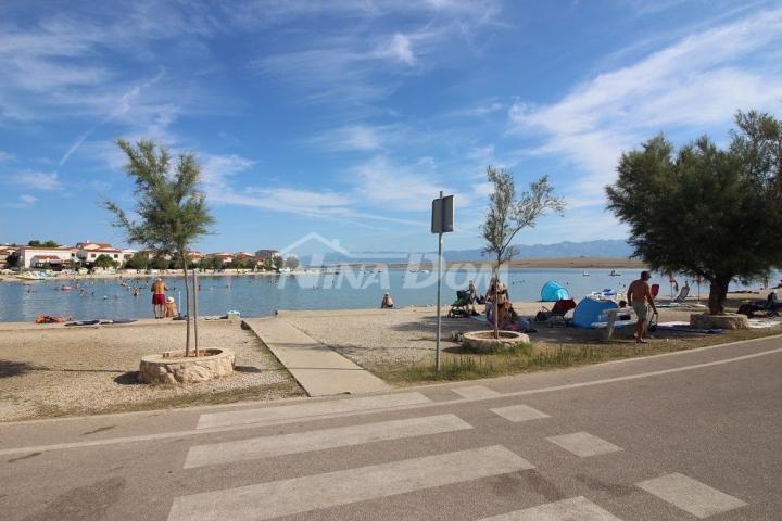 Prizemnica s dvorištem 50 metara od plaže 