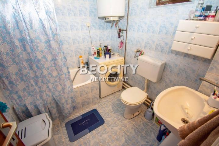 Čukarica, Sremčica, Porodice Petrović , 7. 0, 400m2, 250000EUR