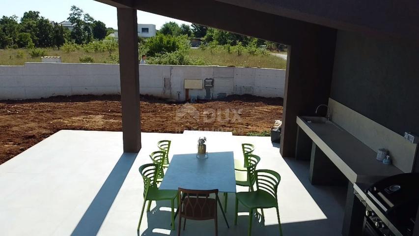 ISTRIA, SVETVINČENAT - Designer one-story house with an atrium! New construction!